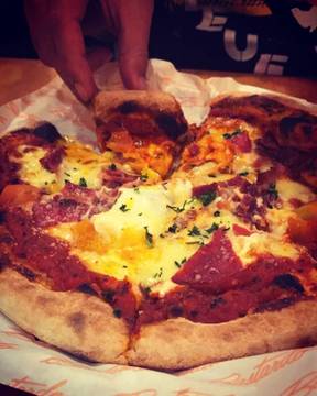 🍕🍕🍕#instafood #foodporn #pizzaa #monsterpizza