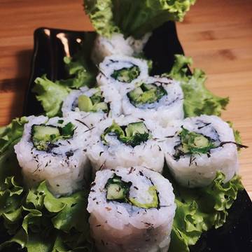 Kata siapa sushi itu ga sehat? 🤗 Green Healty Roll, sushi enak nan sehat cuman di Grab Sushi Express. Yuk mampir ke sini 🍃🌿😘