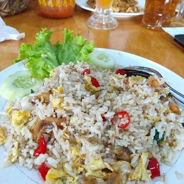 Lunch, round 2. Very delicious nasgor ikan asin. 
#lunch #roundtwo #rmotistajaya