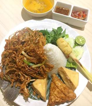 Nasi Paket Seminyak 😘👍🏻
.
Sedap banget gurame dipaket lengkap, pedes, gurih, pokoknya #EnakPisanJEH!
.
💰: IDR 50++
👍: 🌟🌟🌟🌟
📍: Greenville, West Jakarta
📱: @little.ubud
.
.
.
#kulinerjakartabarat
#enakjehinjakarta
#jakartafood
#kulinerjakarta
#jakartaculinary
#jktfoodies 
#jktfoodbang 
#jktkuliner
#yummyfood
#instafood
#infokuliner
#foodshare 
#foodoftheday 
#foodtravelling 
#foodphotography
#foodie 
#foodies
#kuliner
#foodphoto
#foodgasm
#foodblogger
#foodpic
#foodphotoshot
#foodgram
#like4like
#enakjeh