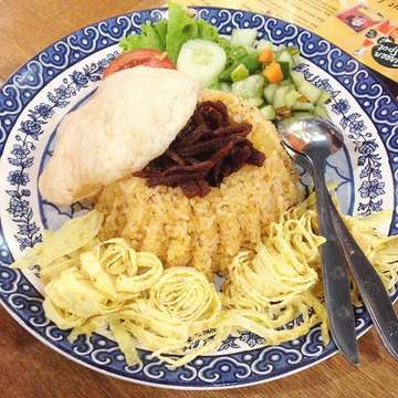 Midnight Dinner, how about Fried Rice? 🍚@sagoo_kitchen 
Price for food : 10k-60k
Price for drink : 5k-35k
In the photo : Nasi Goreng Sagoo Tempo Doeloe +/- 30k
Address : Paris Van Java Mall