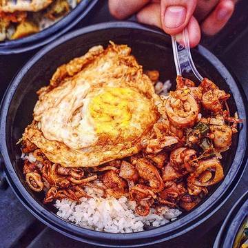 I am proud to be Indonesian because of this NASI CUMI @warteggaspoll 🐙💥 Stir fried mini squid with chili and multiple spices; served with sunny side up. Who say yes for 'warteg'? 🌶
-
👻 aaronhandajani
👉 www.eatandstructure.com 👈
-
#EEEEEATS #devourpower #buzzfeast #feedfeed #lovefood #eatguide #myfab5 #cheatmeal #sgfoodie #igsg #sgfoodblogger #eater #eatmunchies #foodography #foodiegram #yahoofood @aaronhandajani #f52grams #foodnetwork #foodislife #beautifulcuisines #aaronhandajani #foodislove #foodoftheday #buzzfeast #huffposttaste #spoonfeed #infatuation #vscofood #forkyeah #cafejakarta
