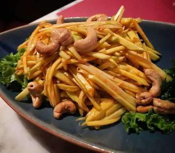 #mangosalad#thaicuise#thaifood#food#foodie#foodporn #foodoftheday #foodforthought #kuliner#kulinerjkt#mydinner#dinnertime