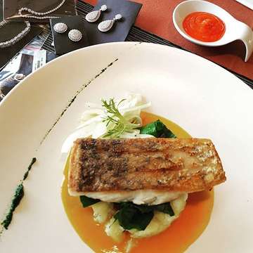 #keratonhoteljakarta #bengawanrestaurant #salmon #instafood #foodlover