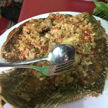 #makansiang #kepanasan #keringetan di #warungnasi #makanansunda #friendstime #emakemak