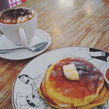 I love #pancakes and coffee in the morning... at the wonderful @satayclub 
______
Follow us and #baliguidebook to be featured! 
__________
 #coffeelover 
#pancakes
#bali
#balistyle 
#balilife 
#balifoodies
#balifood