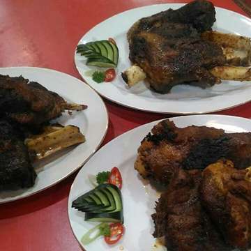 Kami Menerima menu set prasmanan yang bisa disesuaikan porsi hingga hidangan.

#satehousebakso52 
#kulinerbali 
#kuliner 
#denpasar 
#bali