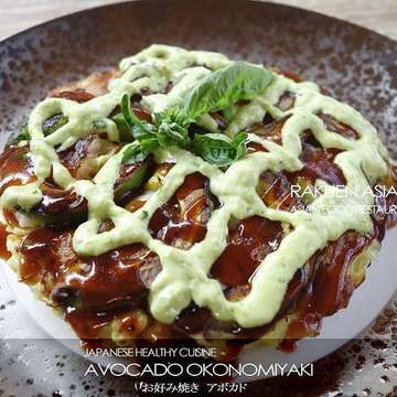 Special japanesefood okonomiyaki with avocado sauce
Please try the new our food #delicious #yummyfood 😉