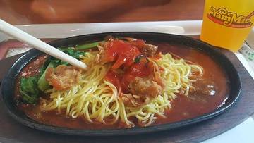 #mie #noodles #miehotplate #coffee #coffeetime #jakarta #indonesia #jakartaculinary #jakartafood #jakartafoodies #foodblogger #jakartafoodblogger #foodpic #foodoftheday #food #foodie #instafood #culinary #ornellachrislie #endorseindo #endorse #endorsement #indonesia #dinnertime #dinner #night #friendship #friends #boys #girls
