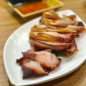 Thai Style Charbroiled Pork Collar
#maafnonhalal
.
#instafood#instadaily#instalikes#instamood#instayummy#instafoodlover#foodgasm#foodism#foodstagram#foodpic#foodlovers#yummy#tasty#jktfoodies#eat#dinner#lunch#breakfast#brunch##instafood#instadaily#potd#yummyfood#foodlover#foodstagram#foodaddict#foodiegram#tastyfood#tagsforlikes#porkcollar#thaistylecharbroiledporkcollar#paradiseinn