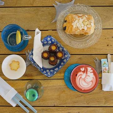 Sweet treats 🍰 #canele #croissant #latteredvelvet