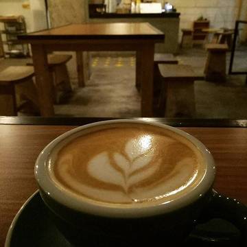 Ke ibukota tak lupa mengunjungi warung kopi langganan😆😊 slurp #coffeeacidicted #coffeetime #coffeelovers #kopiuntuksemua #yellowtrucktebet
