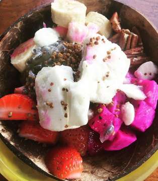 So much goodness in a bowl 🌈😍👌🏼❤️ #grocerandgrindjimbaran #breakfast #bali #healthy #foodie #foodporn #bowl