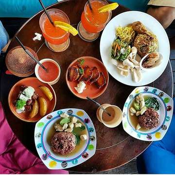 Good food is best when shared with good friends and family

Lunch picture by @junitagunawan1210

@ihgrewardsclub @ihg
#lunchbali #lunch #lunchgoals #healthyfood #kidsmeal #kidsclub #holidaygoals
