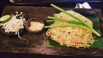 #padthai for #dinner 😍
.
.
.
#Youarewhatyoueat #eresloquecomes #healthyfood #comidasana #instafood #plantbaseddiet #plantbased #vegetarian #vegetariano #healthy #saludable #macrobiotica #macrobiotic #plantbaseddiet #meatfree #dairyfree #sinlactosa #loquecomo #whatieat #loquecomo #fooddiary #thai #thaifood #ubud  #bali #indonesia #laraandkekkobali2017 #laraandkekkoaroundtheworld