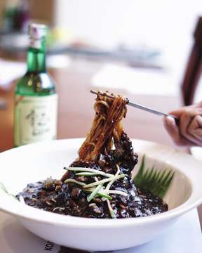 Cajangmyun (Korean Black Noodle)
Must try! You just have to try it!
#seoulbdg #kulinerkorea #koreanfood