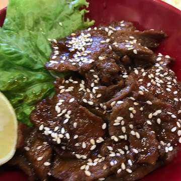 Beef steak ricebowl dan ayam panggang arang