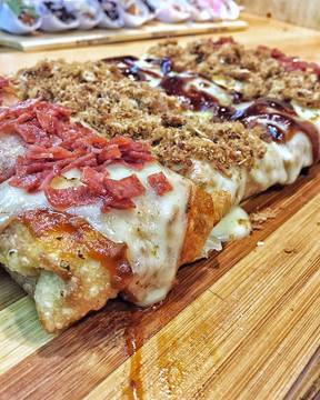 Having this gorgeous "Martabak 5 Rasa" from @martabakbruno for dinner
.
.
.

#dinner #martabak #indonesianpancake #instafood #foodporn #foodie #foodgram #foodgasm #foodstagram #foodphotography #nomnom #tablesituation #cheese #yummy #foodcoma #foodstagram #jktfood #instalike #instadaily #instamood #instagood #instapic #like4like #followme #follow4like #tags4likes #foodgasm