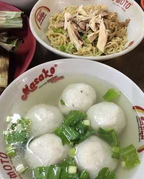 Breakfast mix lunch 🙊
#otak" ikan #bakso ikan #bakmi ayam #bakcang #lumpia basah #fishball #chicken noodle #spring roll #fish cake 👍🏻