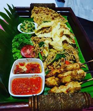Indonesian cuisine 🍲👌 #indonesia #bali #cuisine #spices #noodles #chicken #secret #sauces #tasty #foodporn #delicious