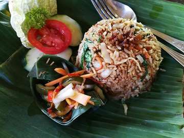 #RawChefYin visits Lala & Lili Warung in Bali.

I read about this place on Vegan Nomad's website and since I was craving for something Indonesian we decided to eat here  on our last day in Bali.

This is the Nasi Goreng which they veganised for us. It took us sometime to find the place but glad we found it. Sat right next to a lotus pond. It was a quiet afternoon with only one other table so we pretty much had the whole place to ourselves.

My Vegan Food Adventures video on this place is up, watch it on my YouTube channel here:
https://youtu.be/gj3qG2hup-E

Lala & Lili Warung
Jl. Campuhan Br. Penestanan Kaja, Ubud, Sayan, Ubud, Gianyar, Bali 80571, Indonesia
http://www.lalalilihouse.net/index.php?page=5
💚😋🍴🥄💚
#bali #ubud #vegans #vegansofmalaysia #rawfoodchef #nasigoreng #rcybali #rawfoodie #eathealthy #eatclean #rawfoodcoach #veganfoodadventures #eathealthy #eatclean #rawfoodcoach #rawfoodinstructor #rawvegan #realfood #rawveganfood #friedrice #veganfriedfrice