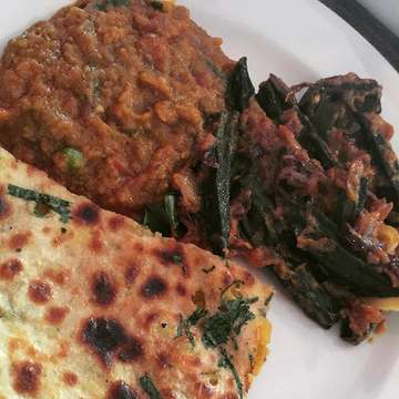 #bhendi #bainganbharta #alooparatha for lunch in #munich 😛