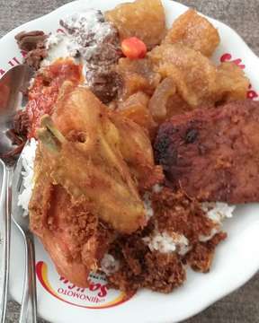 Warung Nasi Gudeg Bu Rini - photo 2