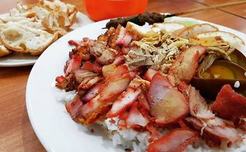 Nasi campur
Price : 40K
Taste : 8/10

Baso goreng
Price : 8K/pcs
Taste : 7.5/10

Nasi cambur bintang baru (nonhalal)
Taman kopo indah 2  ruko 1A no. 12
Bandung

#saveourtummy #food #babi #pork #nonhalal #nasicampur #nasihainan #casau #samcan #sate #basogoreng #telor #kuping #lidah #baso #basogoreng #basofiyan #instafood #foodgasm #foodporn #bandungfoodies #kulinerbandung #bandung #bintangbaru #nasicampurbintangbaru