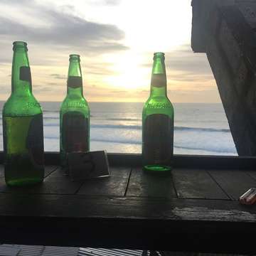 cheers drink 🍻#beerbintang#sulubanbeach#uluwatu#bali#indonesia