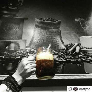 #Repost @naztyoc
(@get_repost)
• • •
Kasih senang ... #iceblackcoffee #kasihsenang #kellyscoffeetebet

#photo #coffeetime #coffeeshop #iceblack #satnite #iceblackcoffee #iceamericano #coffeelover #coffeelookbook #kopiindonesia #indonesiancoffee #letyourdreamscometrue 
Kasiiiihhhsenannngggggggg...YUK Ngopiiiii ☕☕☕💕