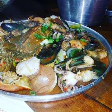 Our Face Before and After ..
😮 ➡🍲🍛🍵😄 @rifansuri0326 @wiwinwinarti554 @rismahasyim @andyswam .
Inyonghaseo Miss @rismahasyim hatur thank you #seafood #misterseafood #makanlagikita #headoffice