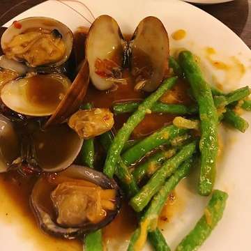 Still the rainy season, and still a lot of time as well for me to try different food menu 💙
#dinnertime
#seafood 
#happyfamily