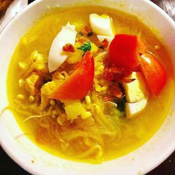 Soto ayam, a comfort food that usually doesn’t go wrong.