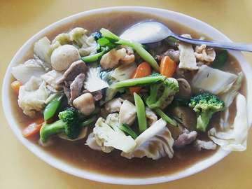Ngajak Mimoi nyoba resto ini last Thursday.... #deliciousfood #chinesefood #capcay #b2gorengwangi #chitchat #23mall #uniqlo #funtime