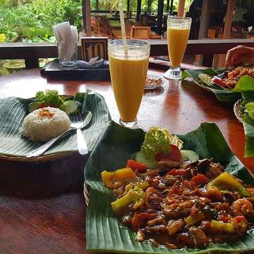 Lunch at Ubud #paradise#healthyfood #delicious #indonesianfood #bali#ubud#lalalili #