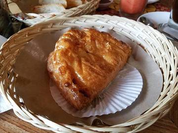 Best apple pastry in the town😋 thank you #lovebali❤️