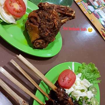 Bebeknya superrr bumbunya manteppp plus sate bebeknya legit bangettt yang hobby makan bebek wajib kudu kemari kalau ngga nyobain bakalan rugi ehh itu kalau gw ya secara hobby makan wkwkkw 😋😋👌👌 #kulineranbebek #bebekjumbo #indonesianfood #culinary #foodlovers #foods
