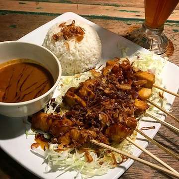 #satay#chickensatay#sate#food#favorite#delicious#oishii#dinner#topengwarung#legian#bali
#サテイ#焼き鳥#美味しい#お気に入り#インドネシア料理#レギアン#バリ#インドネシア