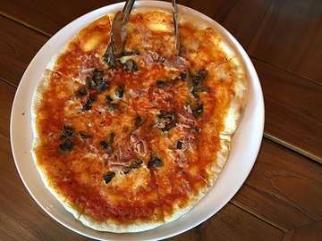 Prosciutto e Funghi Pizza..... #lunch #culinary #friendship #workingdays #enjoymylife #enjoymyday