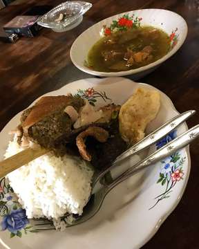 •Nasi Babi Guling Handayani,Bali.
❗️:NON HALAL
🏡:Jl.By Pass Ngurah Rai No.12,Denpasar
#babi#babiguling#bigul#nasi#yum#yummy#dalicious#nonhalal#pork#suckingpig#bali#indonesia#photo#food#foodies#pemula#begginer#wonderfulindonesia