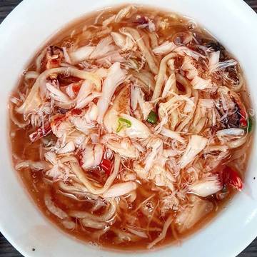 Angto Mie. Noodles with crab meat in thick soup. Specialty of the house!

#angtomie #noodles #noodleswithcrabmeat #crabinnoodles #miekepiting #ekariadelight #seafood #instafood #instanoodles #kulinerserpong #bsd #delicious #foodporn #slurp #yummyinmytummy