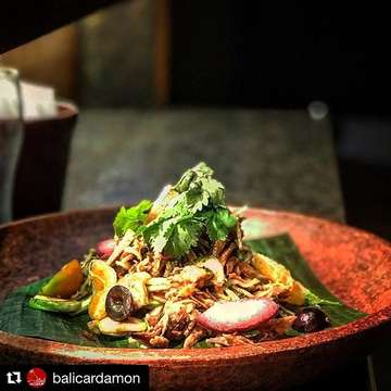 #Repost @balicardamon ・・・
Duck salad @balicardamon Makanan tradisional bali dan indonesia
.
.
.
..
.
.
...
.
..
.
.

#salad #balicardamon #food #foodporn #foodie #foodblogger #foodlover #foodography #foodpassion #foodstyle #baliguide #balicooks #balifood #balinese #tanjungbenoa #cheflife #dinner #duck