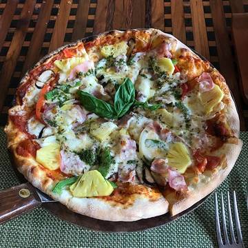 Anyone? #lunch #pizza #pineapple #pineapplepizza