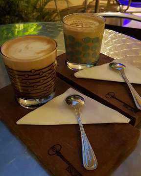 I'm not a coffee addict, just a little over attached to it... ☕
.
.
.
#coffee #coffeetime #coffeeshop #coffeelife #coffeeshopjakartaselatan #coffeepicture #kopi #coffeeinsta #cremebruleecoffee