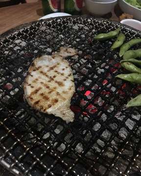 Японское барбекю это нечто потрясающее #bbq #japanese #eat #meat #vegetable #evening #happy #bali #отдых #барбекю #мясо #приятный_вечер #holidays