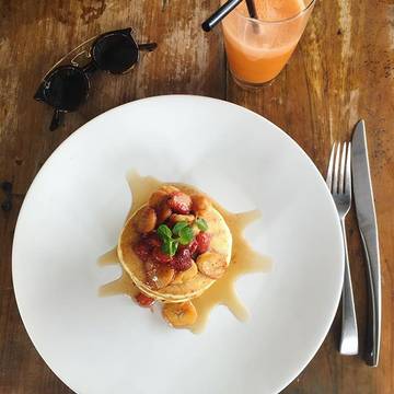 Pancakes @littleflinders 😋

#yummy #breakfast #pancakes #fruit #juice #perfect #lovely #canggu #bali #withmylove #balilife #thebalibible #thebaliguideline #latergram