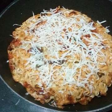 Spicy noodles omelette pizza on 🔥 coming soon middle January at #zeinscafe  #like4likealways #likeforfollow #like4like #likeforlike #likesforlikes #likes #likess #ketintang #surabaya #surabayacafe #surabayafoodies #surabayakuliner #surabayacoffeeshop