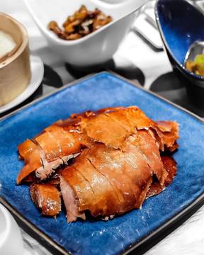 - Happy 1 st Anniversary @jia.dining @shangrillajkt !!
“ The best place for having Peking Duck! Thin crispy skin and succulent meat melt in your mouth,love this dish with pancake ,spring onions and hoi sin sauce 👌😋
Enjoy special offer of 50% off for whole Peking Duck(dine in only) and pay 2 get 3 for dimsum
#songofmarch #jiadining #shangrillajakarta #foodie #jktfoodie #jktfoodbang #foodstagram #foodyid