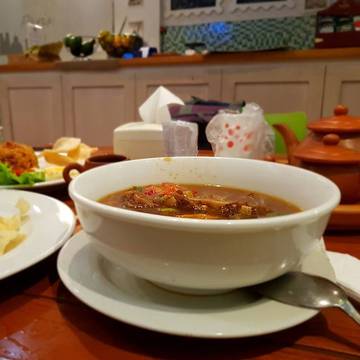 Kuahnya segerr banget 🥘🥘🥘 In frame : asem-asem buntut

#soup #indonesia #taste