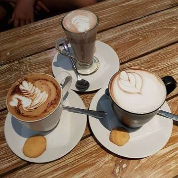 But first we do the coffee ...
This gorgeous little cafe know how to do a good coffee ( and food too ) highly recommend if you are in the legian area ☕
#coffeefix #bali #legian #coffeeart #yummy #relax
#recharge #holidays #bellavistabali #travel #explore
